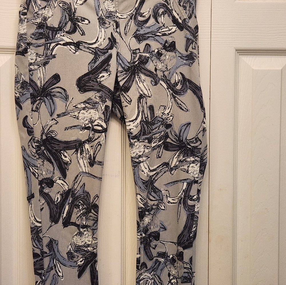 HUE Cali Bird  Abstract Floral Jeggings  - Gray White and Black